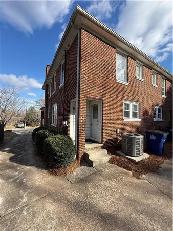 $1,375 | 854 Madison Avenue, Winston-Salem, NC 27103