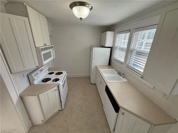 $1,375 | 854 Madison Avenue, Winston-Salem, NC 27103