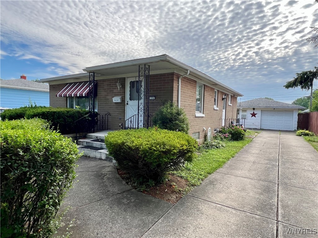 124 Carmen Road Amherst, NY 14226 - Photo 2 of 18