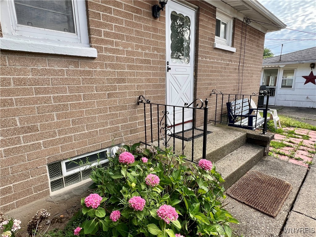 124 Carmen Road Amherst, NY 14226 - Photo 3 of 18