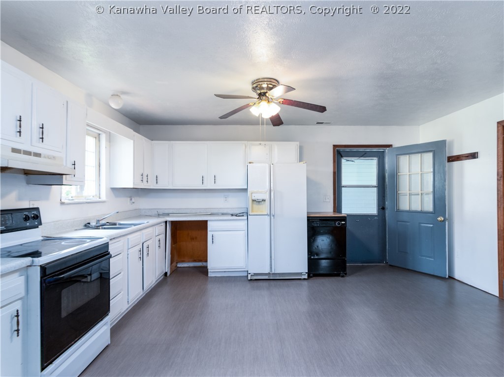 2 Route Milton, WV 25541 - Photo 23 of 40 Apartment Great room/kitchen