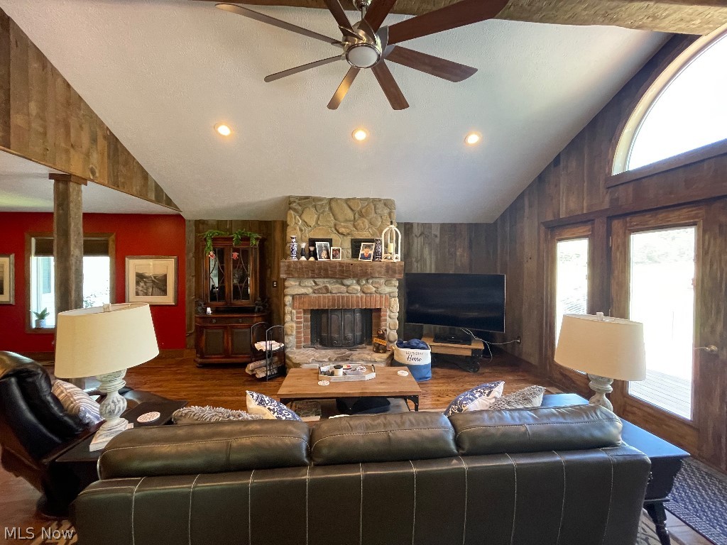 17813 Snyder Road Chagrin Falls, OH 44023 - Photo 4 of 25