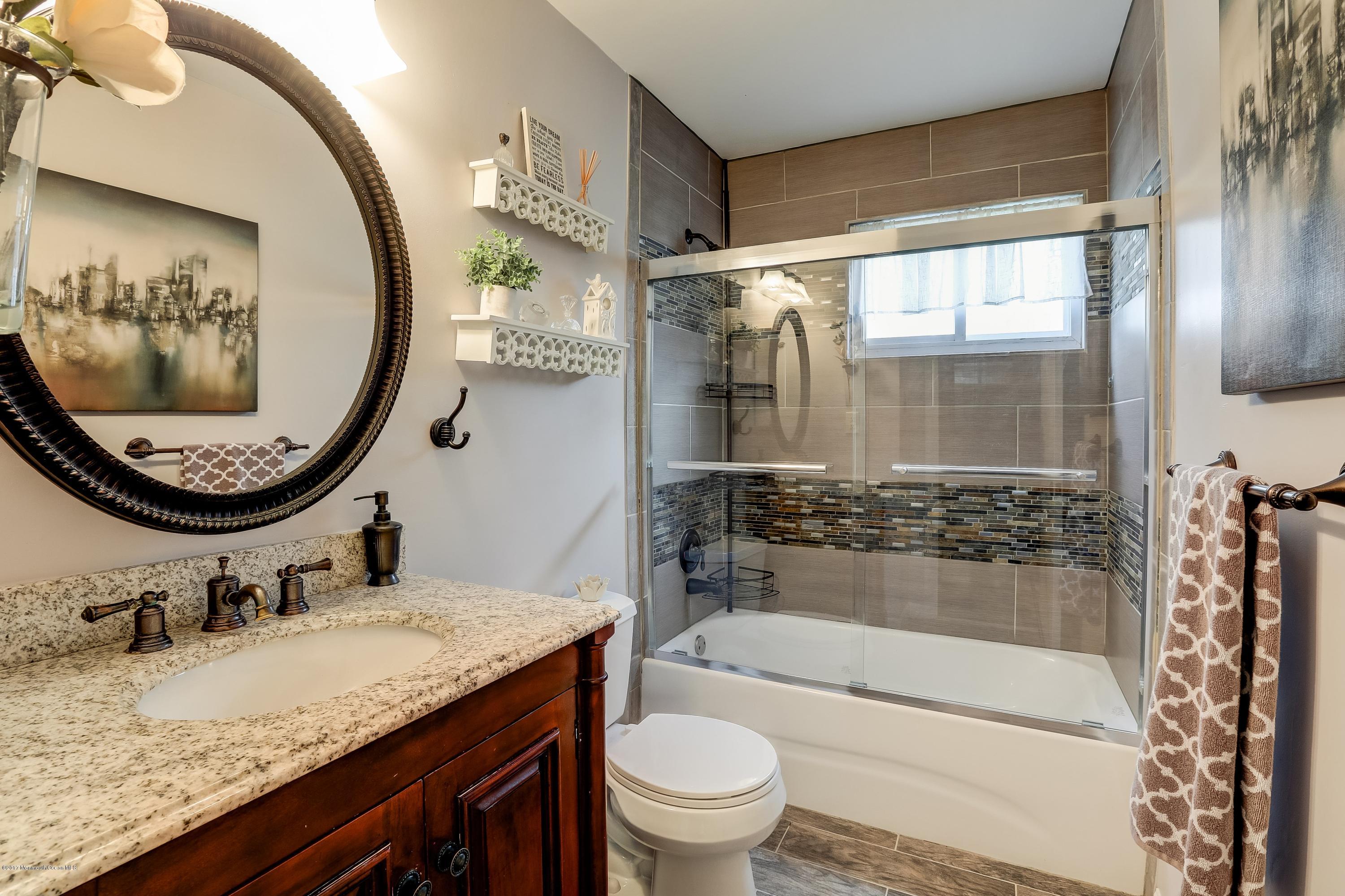 32 Ashford Road Jackson, NJ 08527 - Photo 11 of 24 012_Bathroom