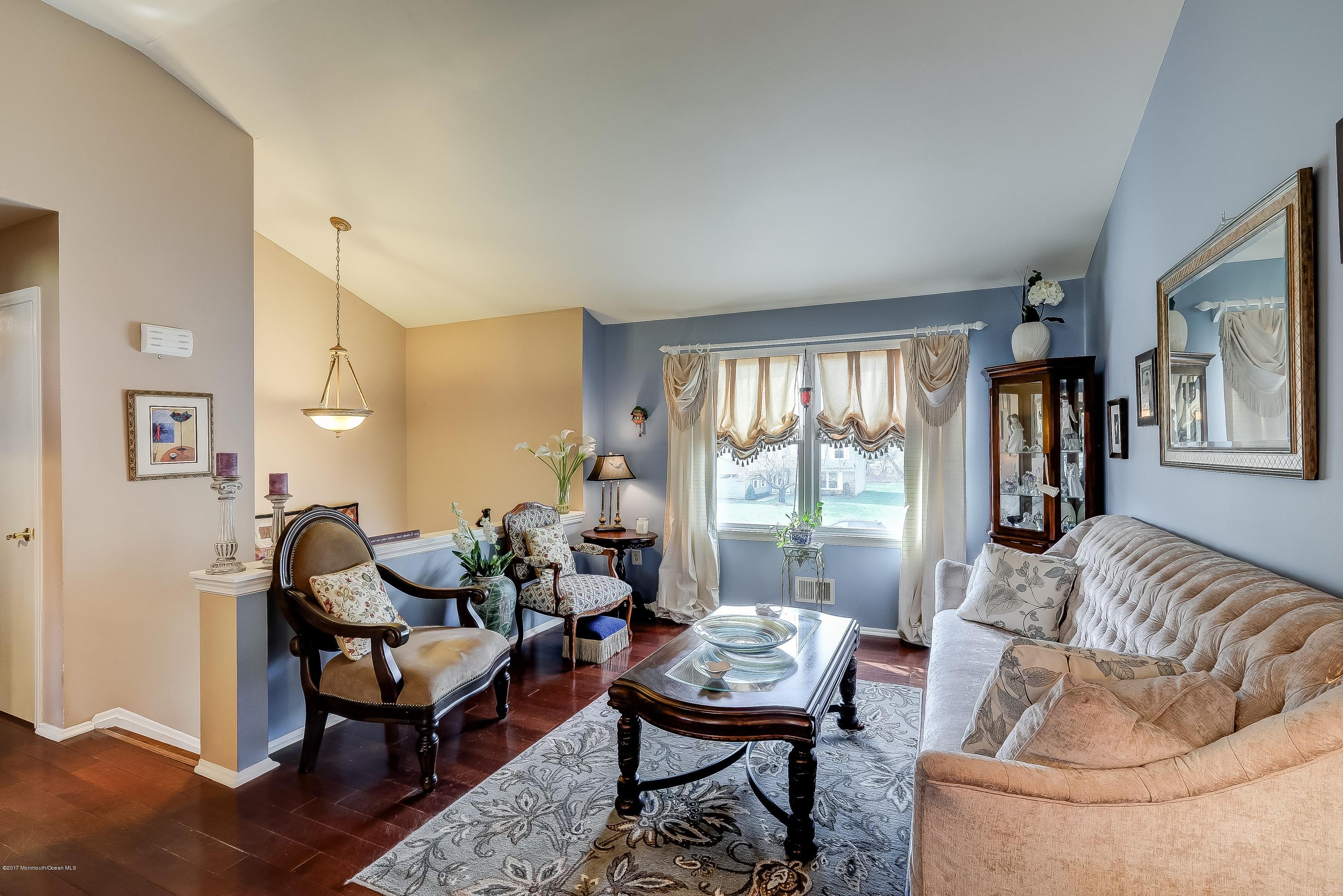 32 Ashford Road Jackson, NJ 08527 - Photo 3 of 24 004_Living