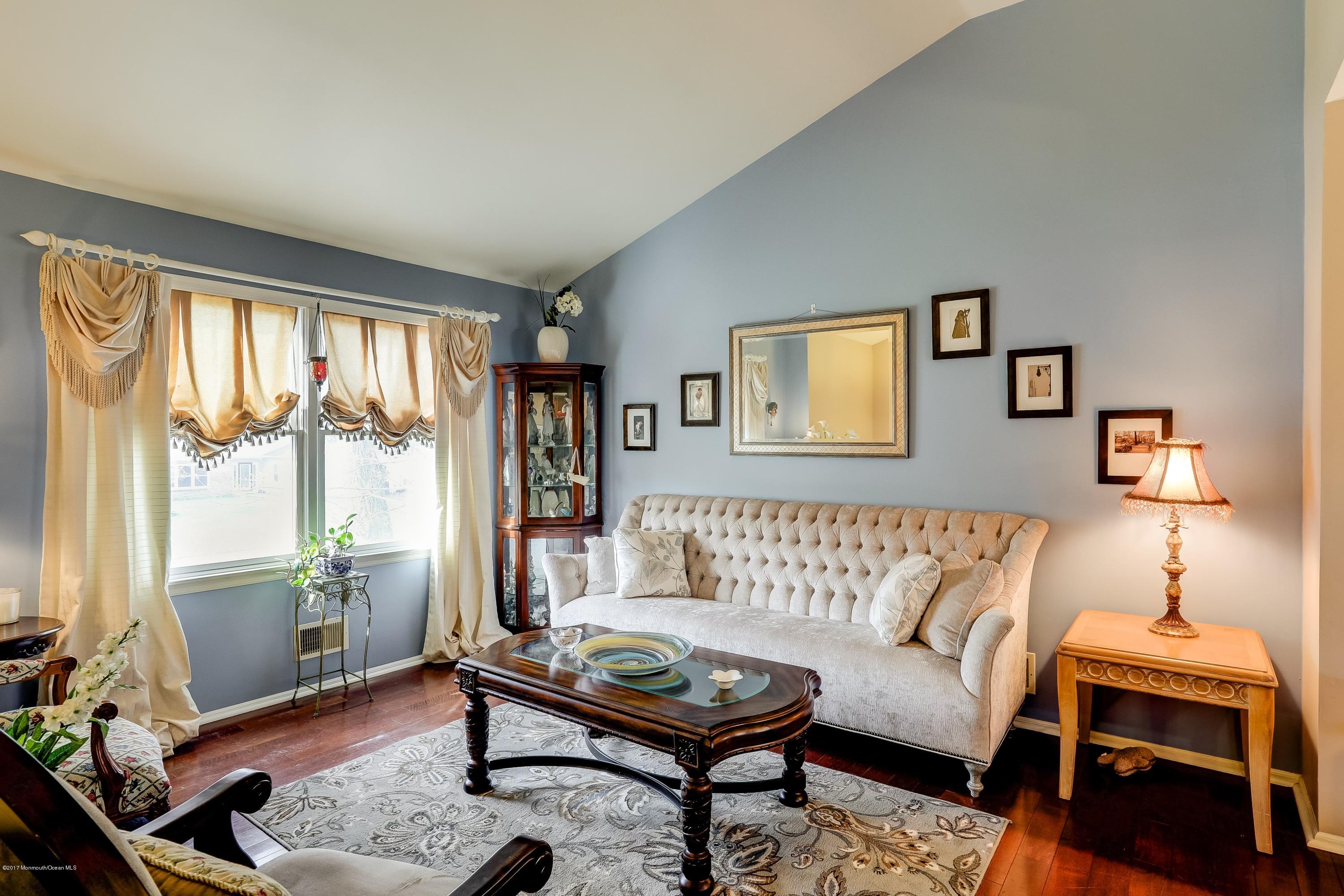 32 Ashford Road Jackson, NJ 08527 - Photo 4 of 24 005_Living