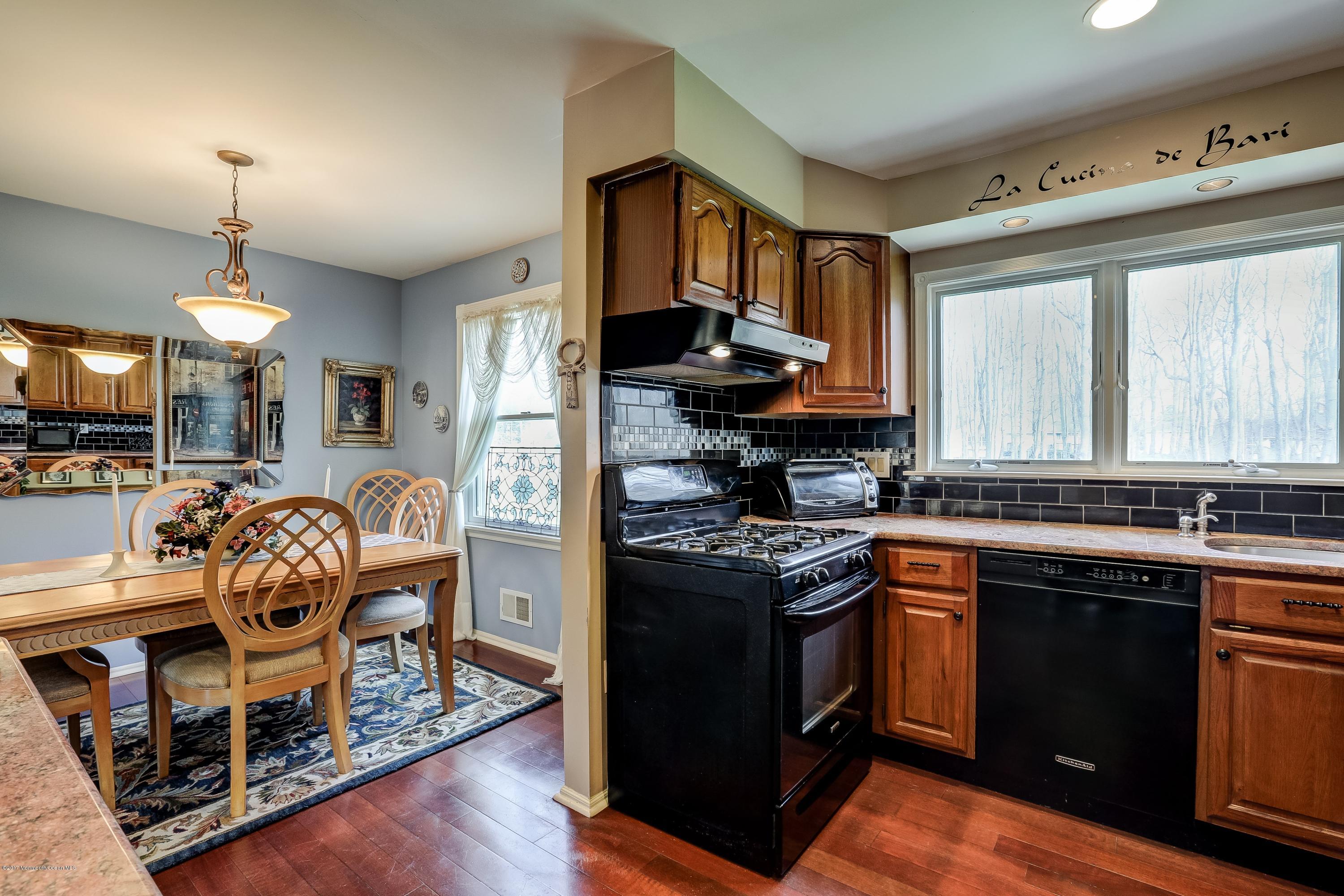 32 Ashford Road Jackson, NJ 08527 - Photo 6 of 24 007_KitchenDining