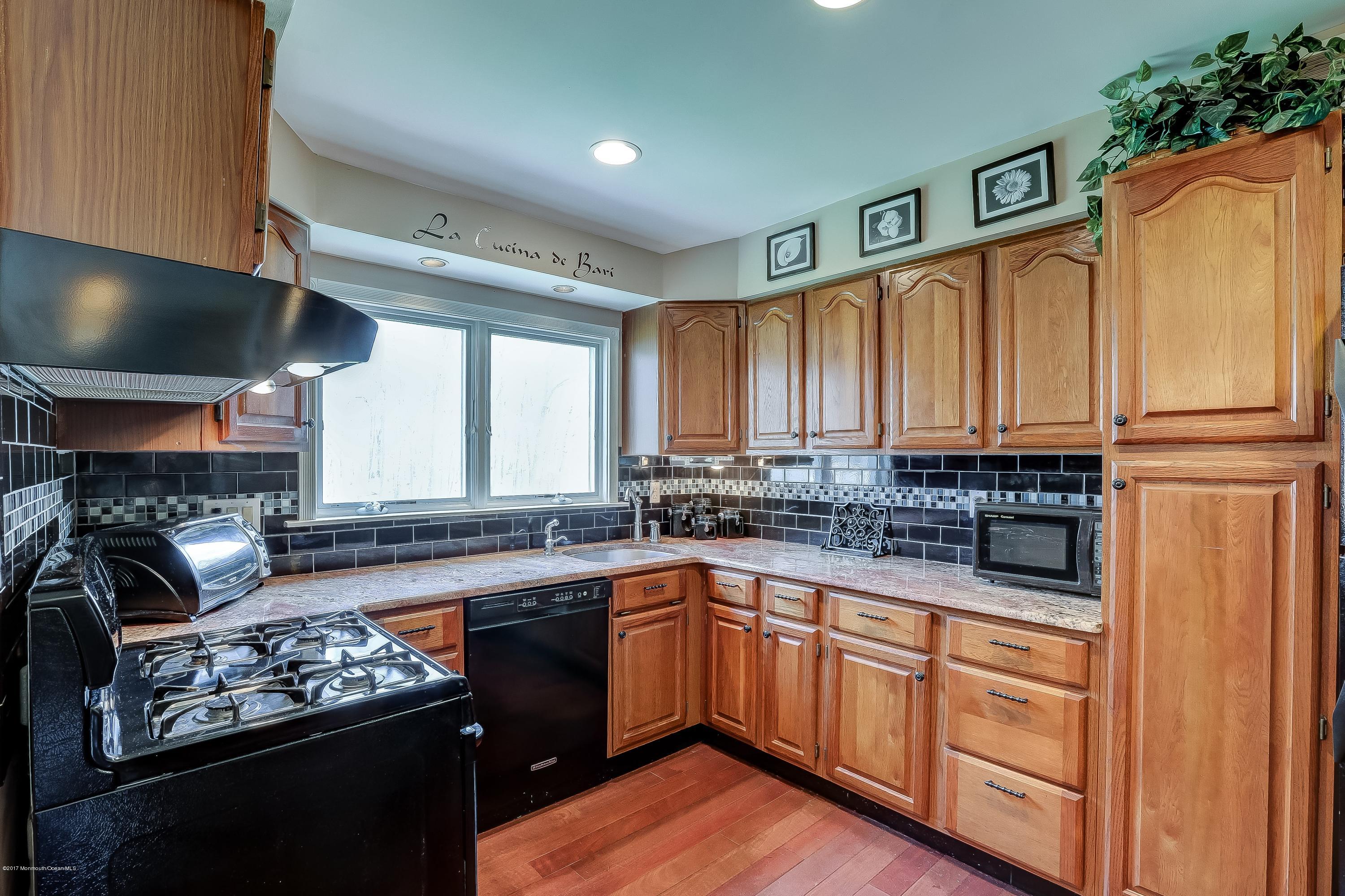 32 Ashford Road Jackson, NJ 08527 - Photo 7 of 24 008_Kitchen