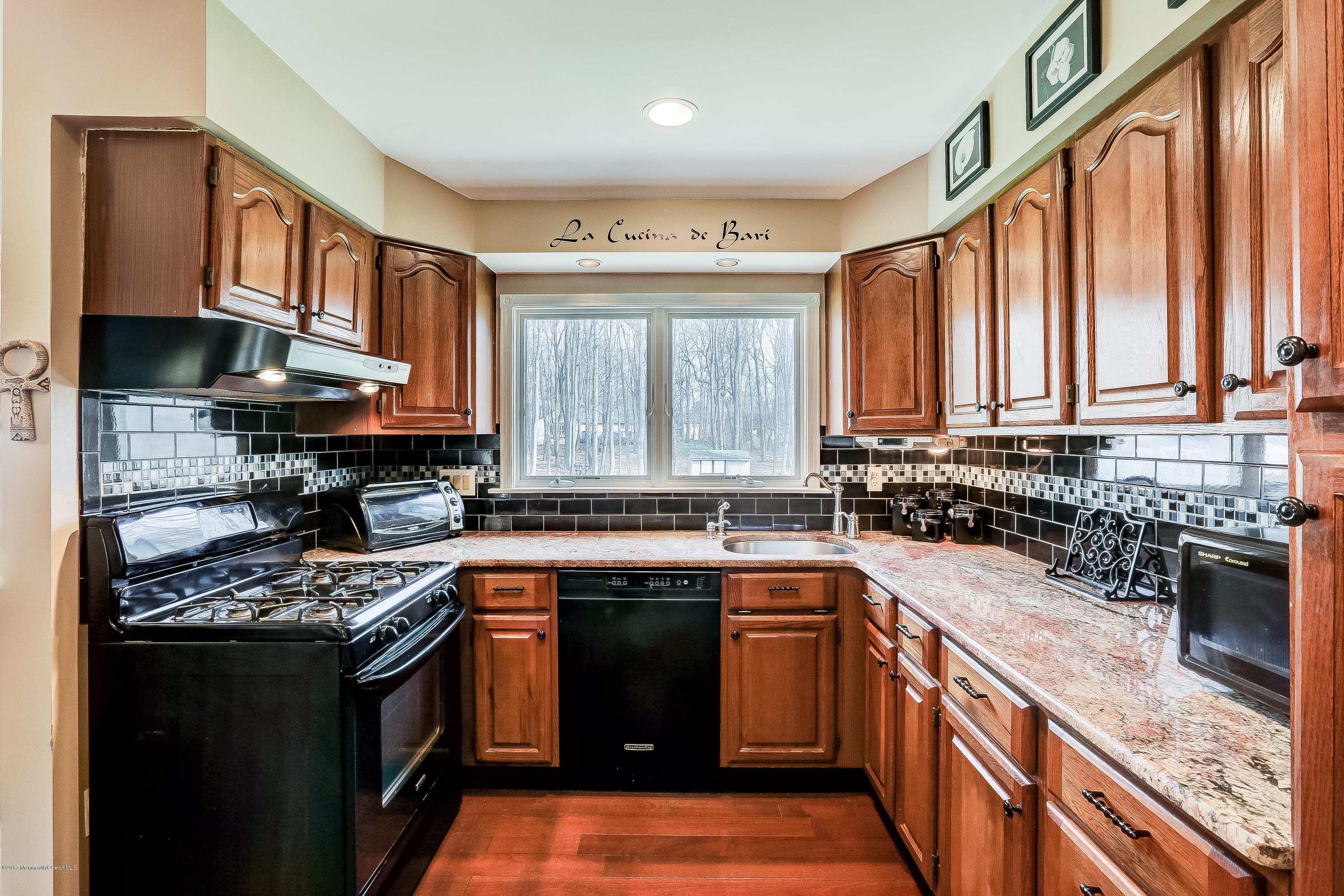 32 Ashford Road Jackson, NJ 08527 - Photo 8 of 24 009_Kitchen