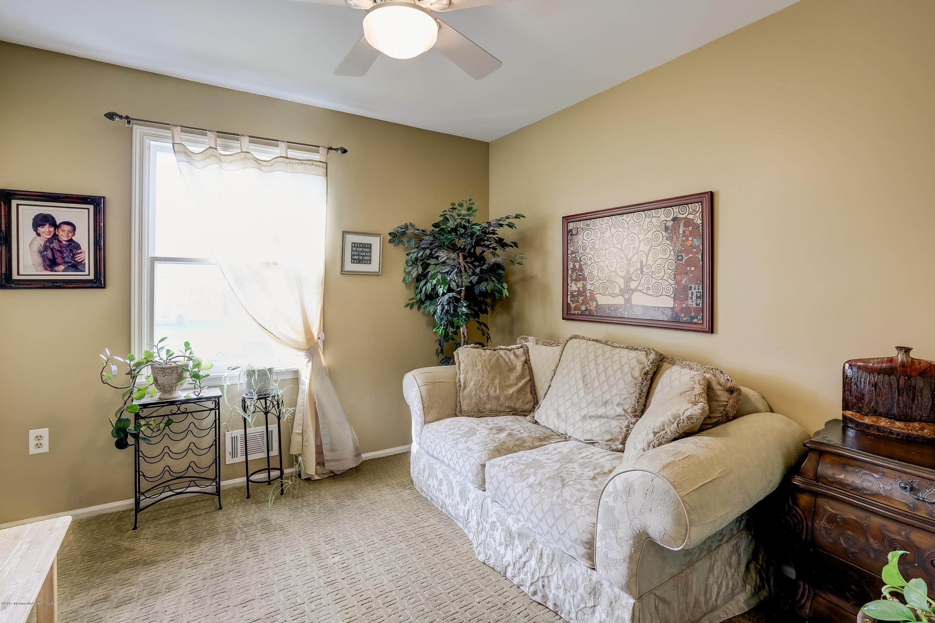 32 Ashford Road Jackson, NJ 08527 - Photo 10 of 24 011_Den