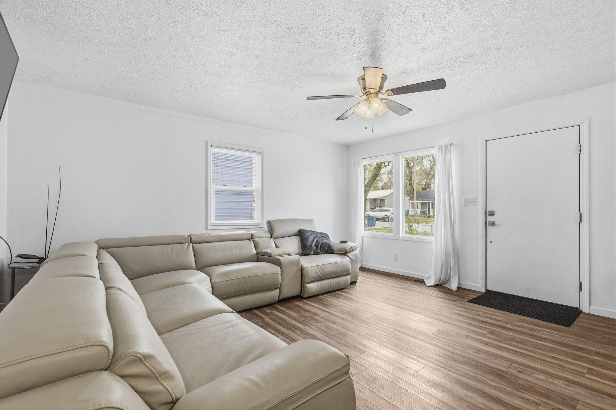 910 South Nettleton Avenue Springfield, MO 65806 - Photo 5 of 25 5-web-or-mls-DSC05626