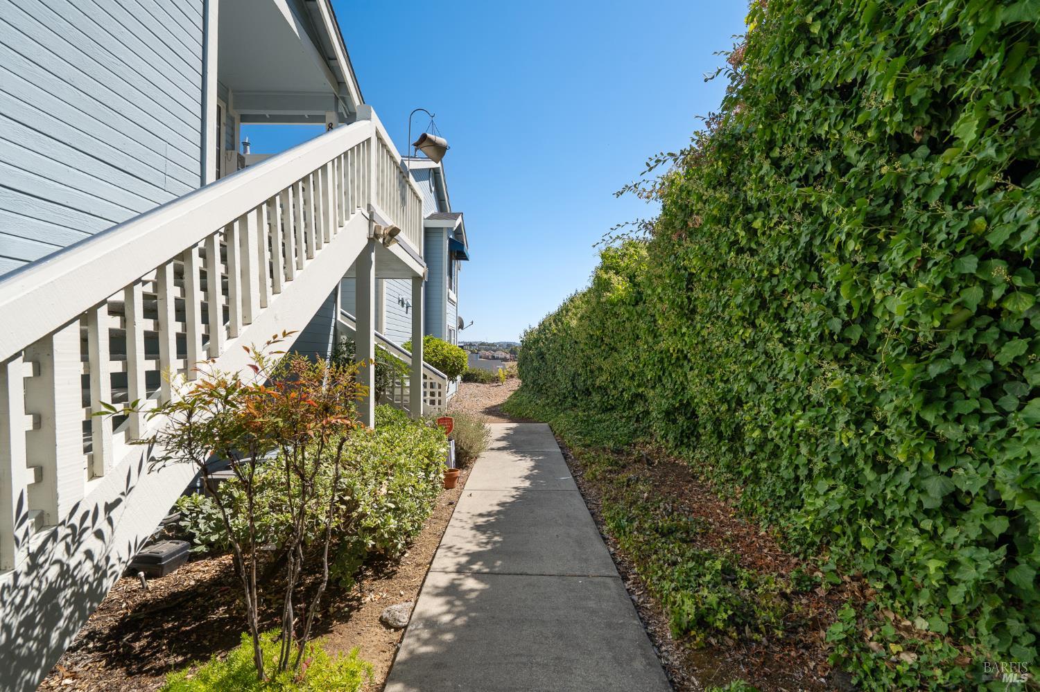 911 Point Reyes Court, Unit 6 Vallejo, CA 94591 - Photo 5 of 37 Gallery Image 5