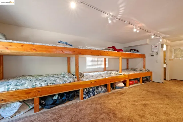 a view of en suite bathroom with toilet and a tub