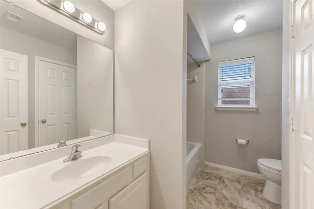 $2,900 | 4202 Parry Drive, Pearland, TX 77584