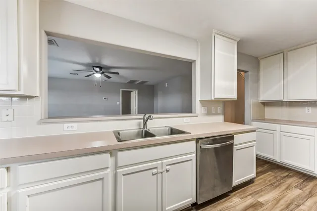 $2,900 | 4202 Parry Drive, Pearland, TX 77584