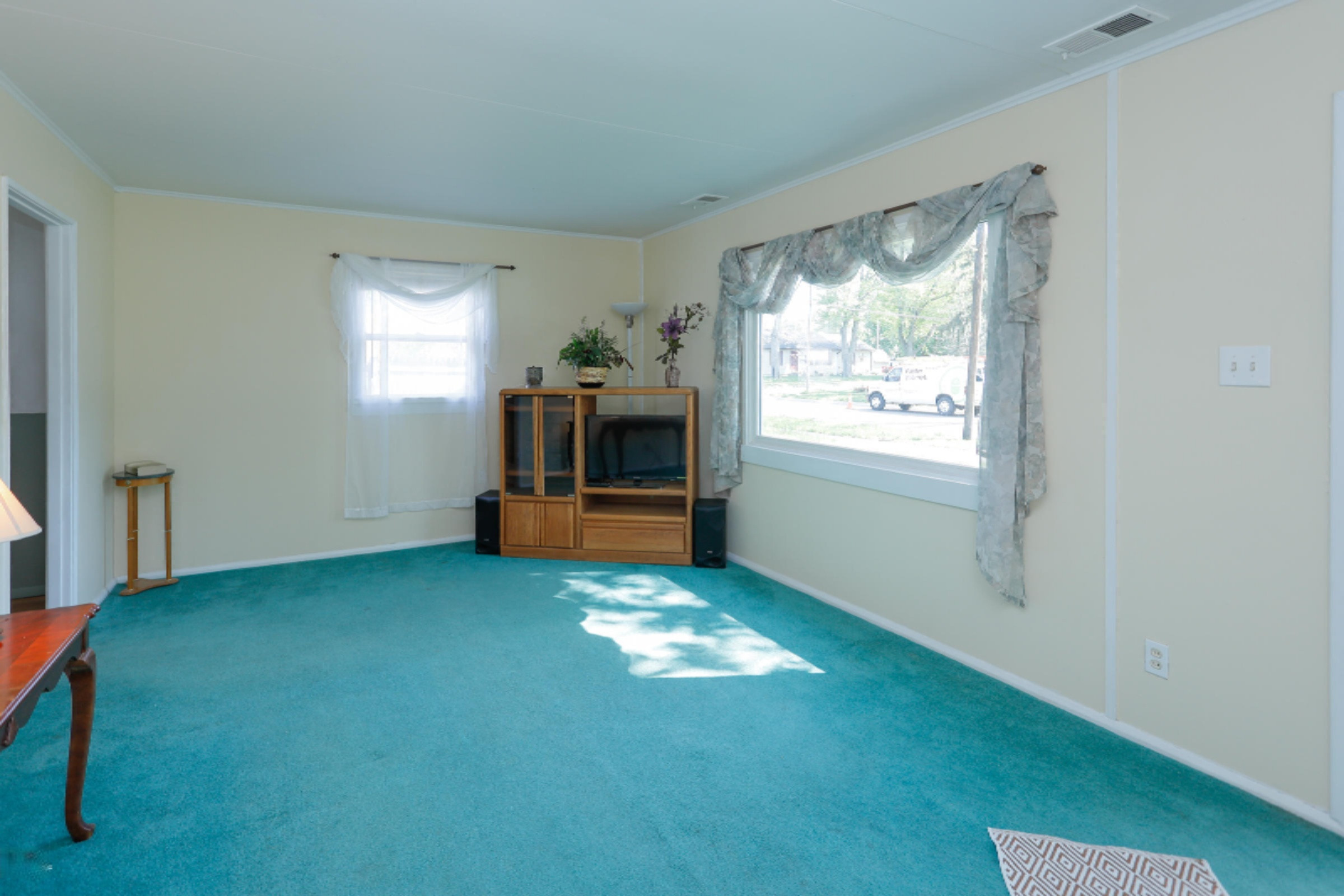 607 South Lincoln Avenue Three Rivers, MI 49093 - Photo 3 of 18 607 S Lincoln-103