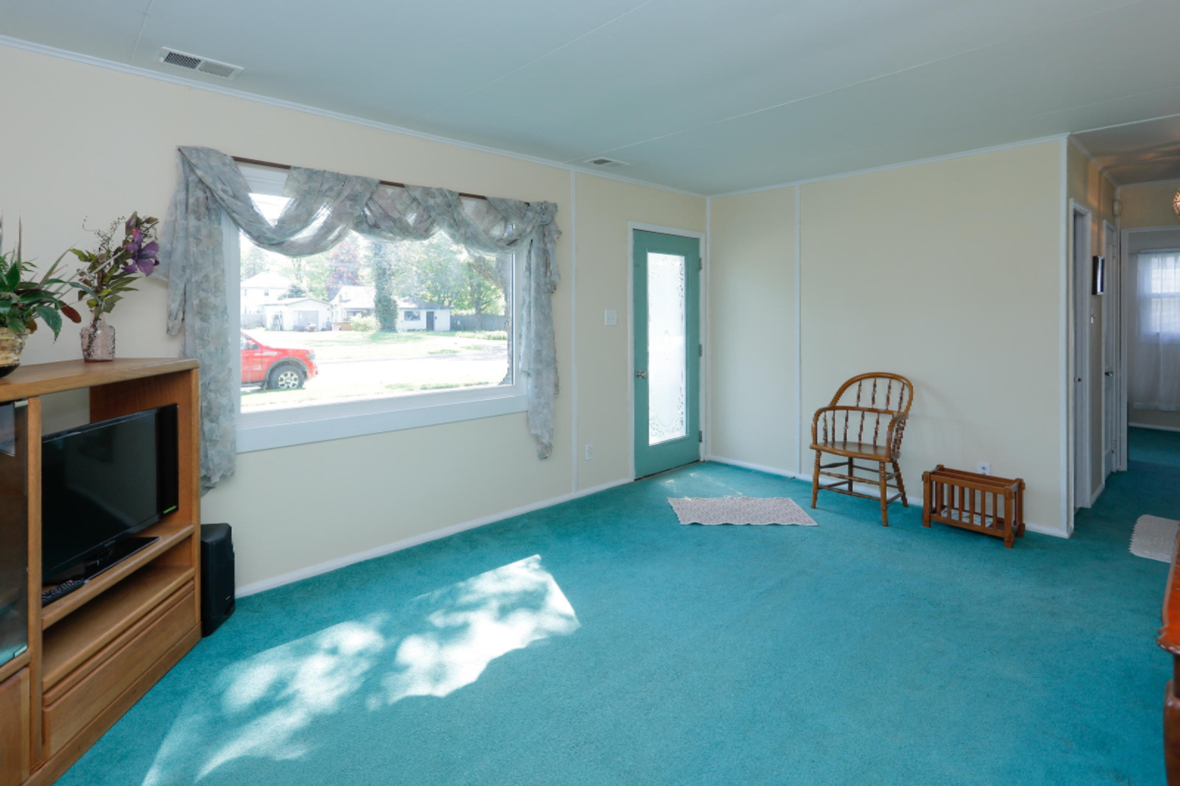 607 South Lincoln Avenue Three Rivers, MI 49093 - Photo 4 of 18 607 S Lincoln-104