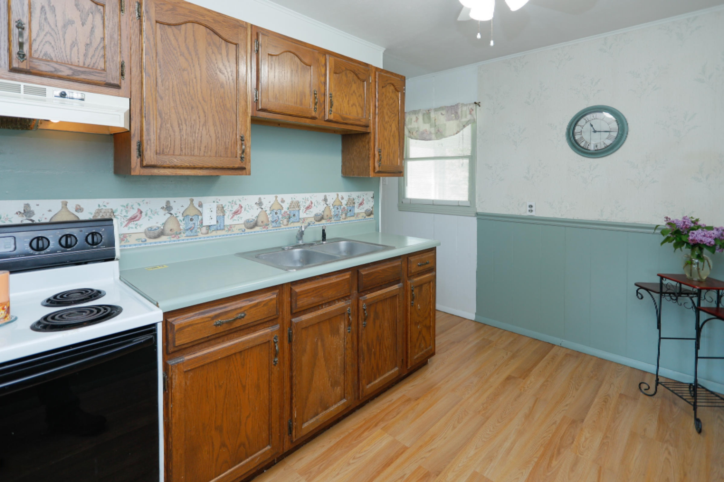 607 South Lincoln Avenue Three Rivers, MI 49093 - Photo 7 of 18 607 S Lincoln-107