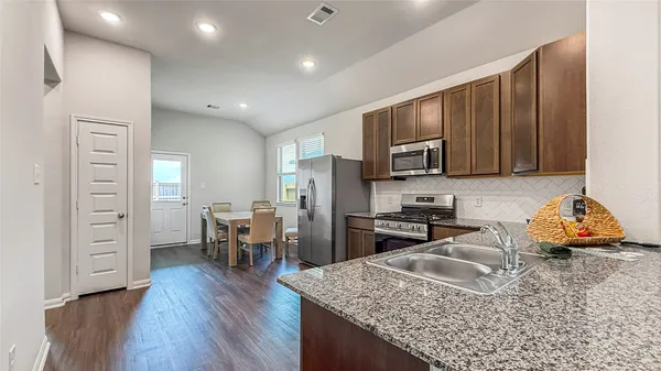 $1,750 | 3085 Arrow Wood Drive, Brookshire, TX 77423