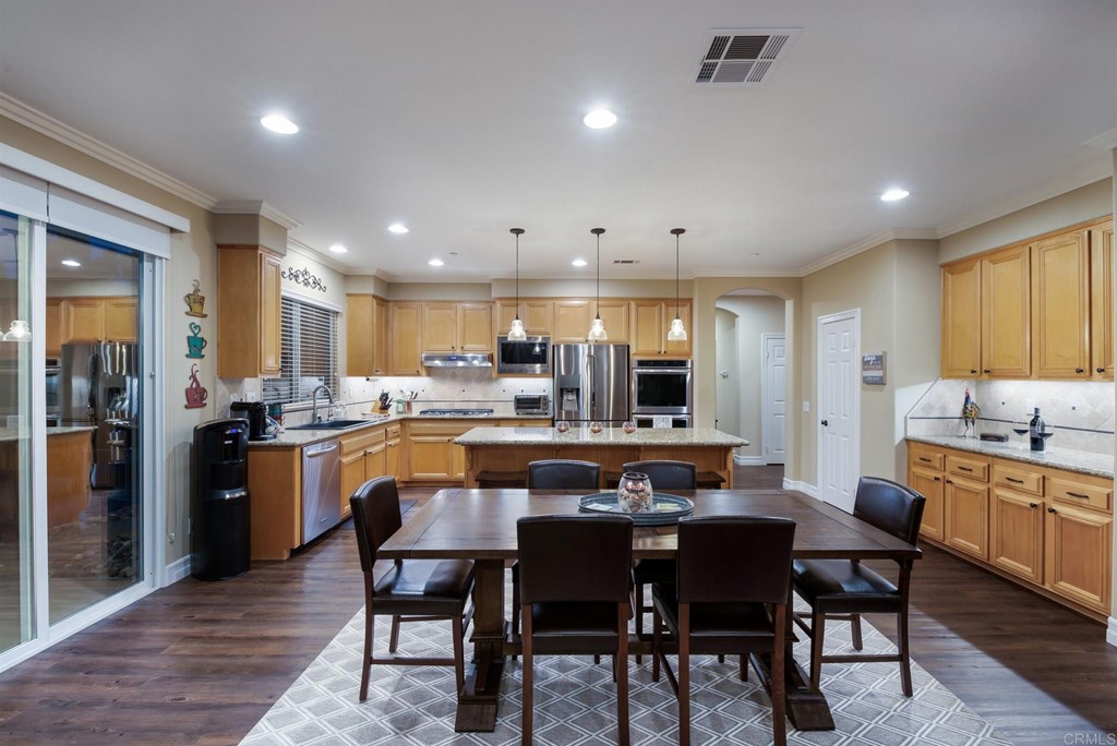 1452 Burris Drive El Cajon, CA 92019 - Photo 10 of 64