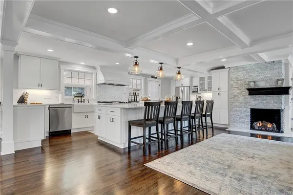 $995,000 | 2222 Ridge Road, North Haven, CT 06473