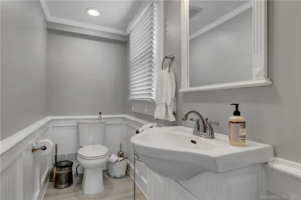 $995,000 | 2222 Ridge Road, North Haven, CT 06473