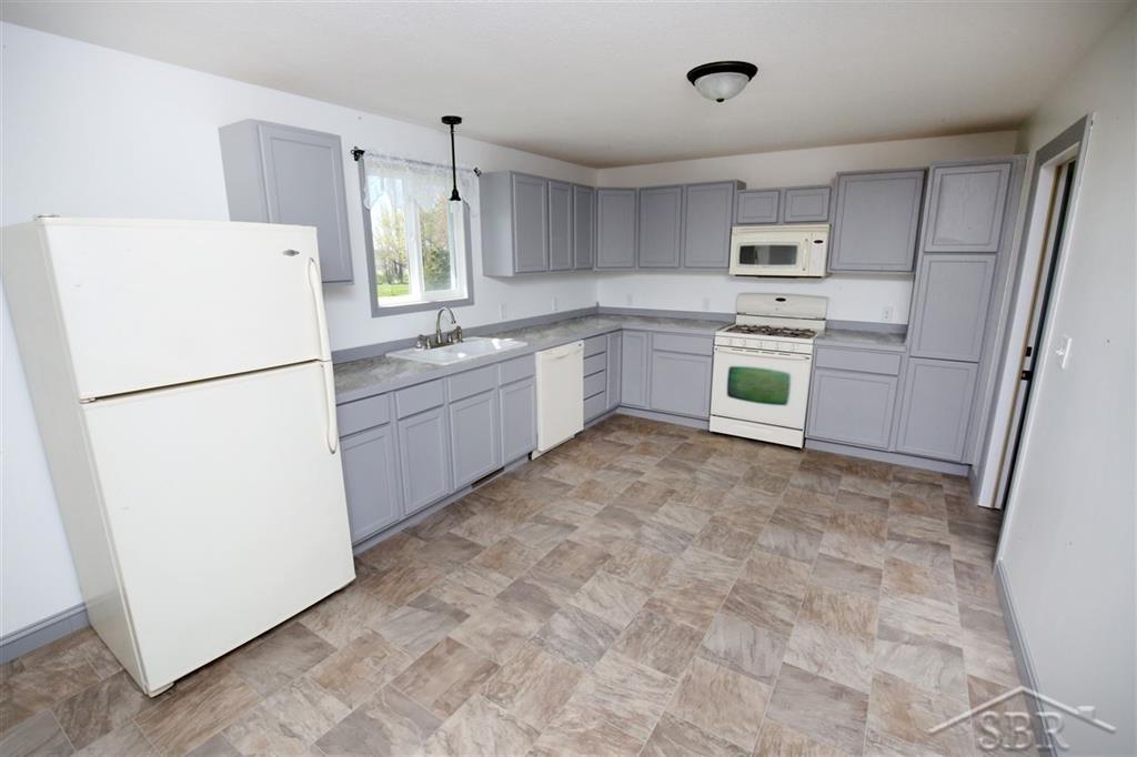 2863 North Mackinaw Road Pinconning, MI 48650 - Photo 5 of 27 50011769-4.JPG