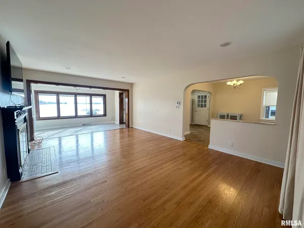 $2,600 | 136 East Hazel Dell Lane, Springfield, IL 62712