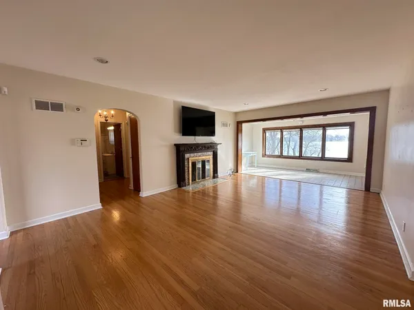 $2,600 | 136 East Hazel Dell Lane, Springfield, IL 62712
