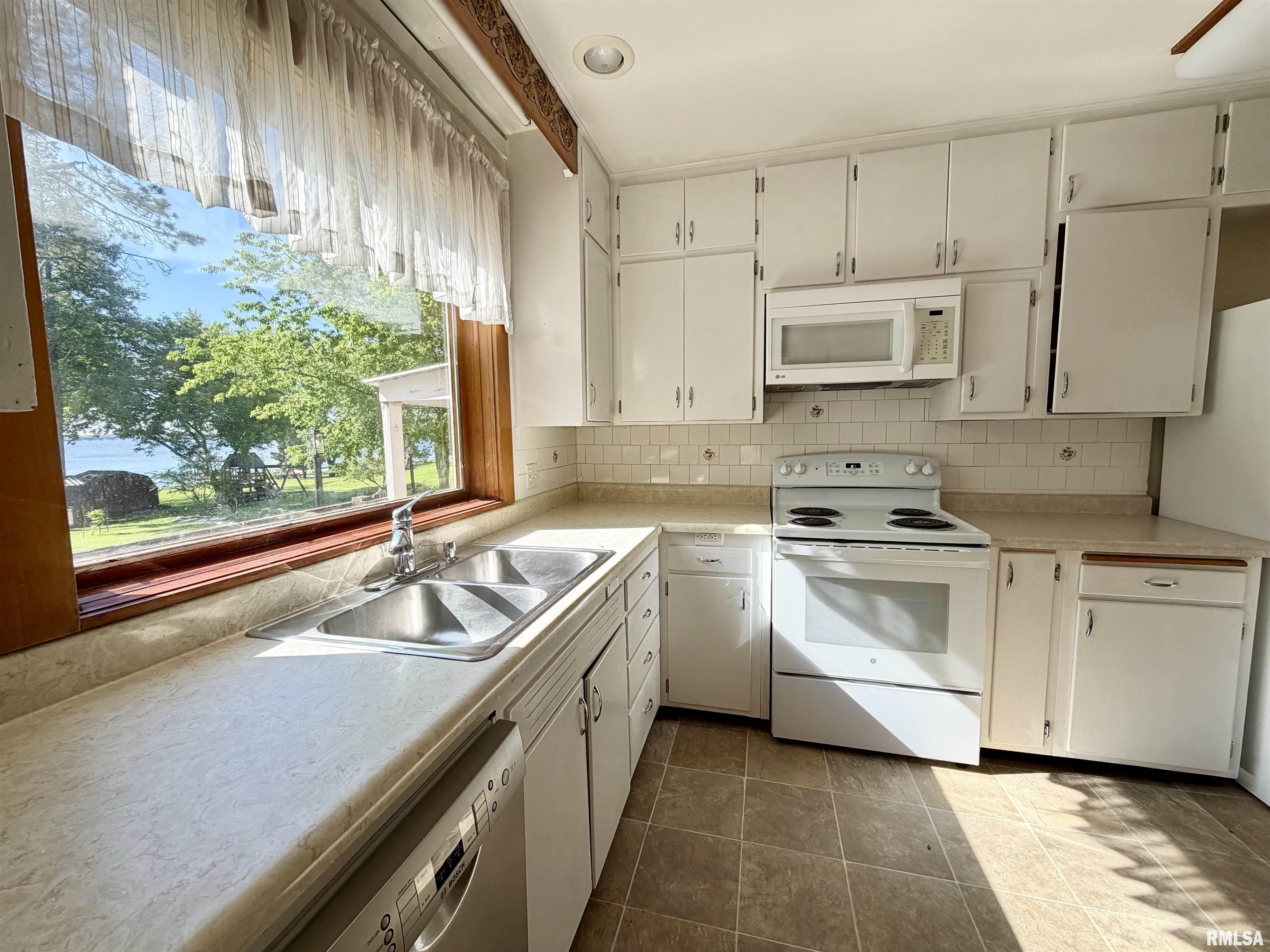 136 East Hazel Dell Lane Springfield, IL 62712 - Photo 12 of 37