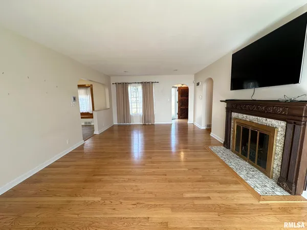 $2,600 | 136 East Hazel Dell Lane, Springfield, IL 62712