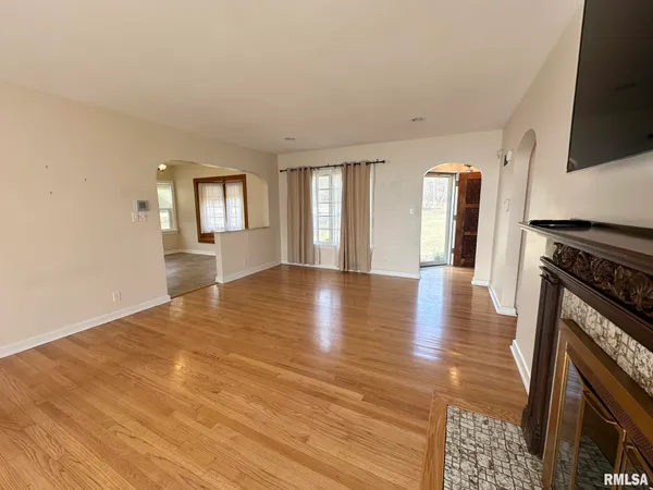 $2,600 | 136 East Hazel Dell Lane, Springfield, IL 62712