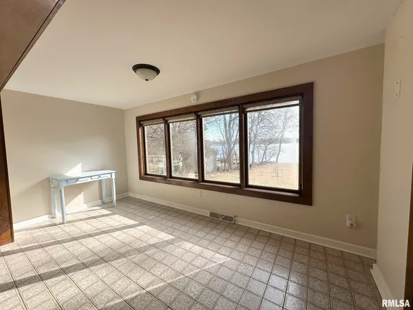 $2,600 | 136 East Hazel Dell Lane, Springfield, IL 62712