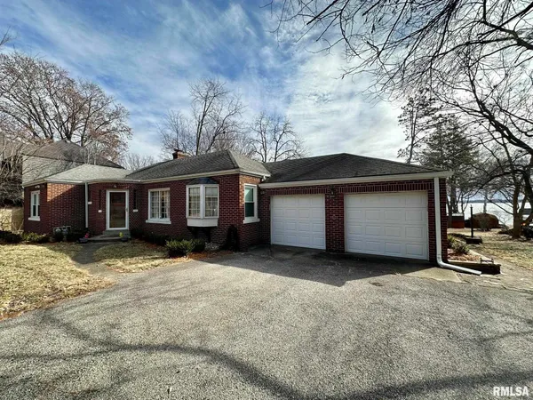 $2,600 | 136 East Hazel Dell Lane, Springfield, IL 62712