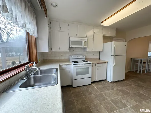 $2,600 | 136 East Hazel Dell Lane, Springfield, IL 62712