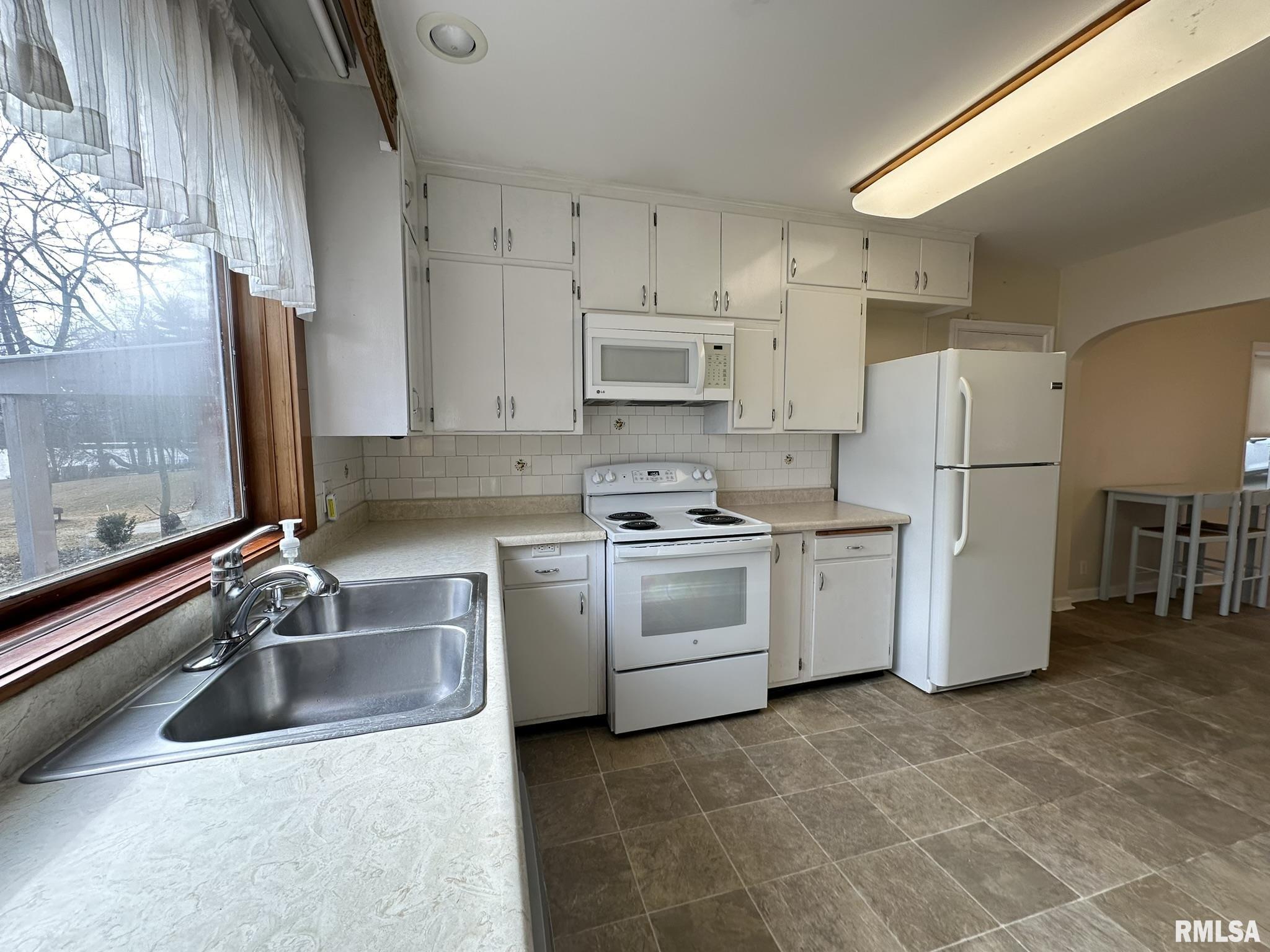 136 East Hazel Dell Lane Springfield, IL 62712 - Photo 23 of 35