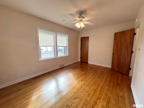 $2,600 | 136 East Hazel Dell Lane, Springfield, IL 62712