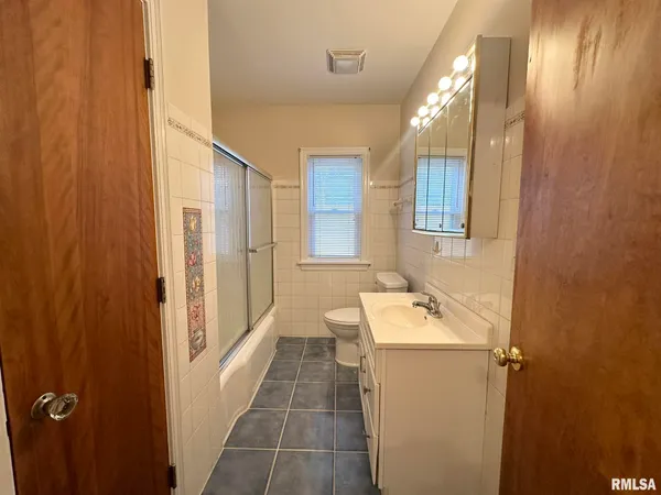 $2,600 | 136 East Hazel Dell Lane, Springfield, IL 62712