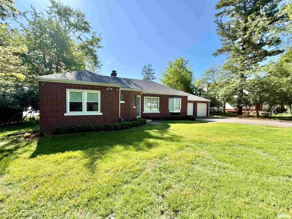 $2,600 | 136 East Hazel Dell Lane, Springfield, IL 62712