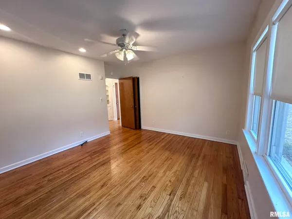 $2,600 | 136 East Hazel Dell Lane, Springfield, IL 62712