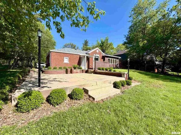 $2,600 | 136 East Hazel Dell Lane, Springfield, IL 62712