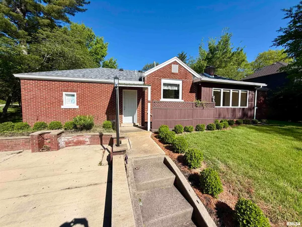 $2,600 | 136 East Hazel Dell Lane, Springfield, IL 62712