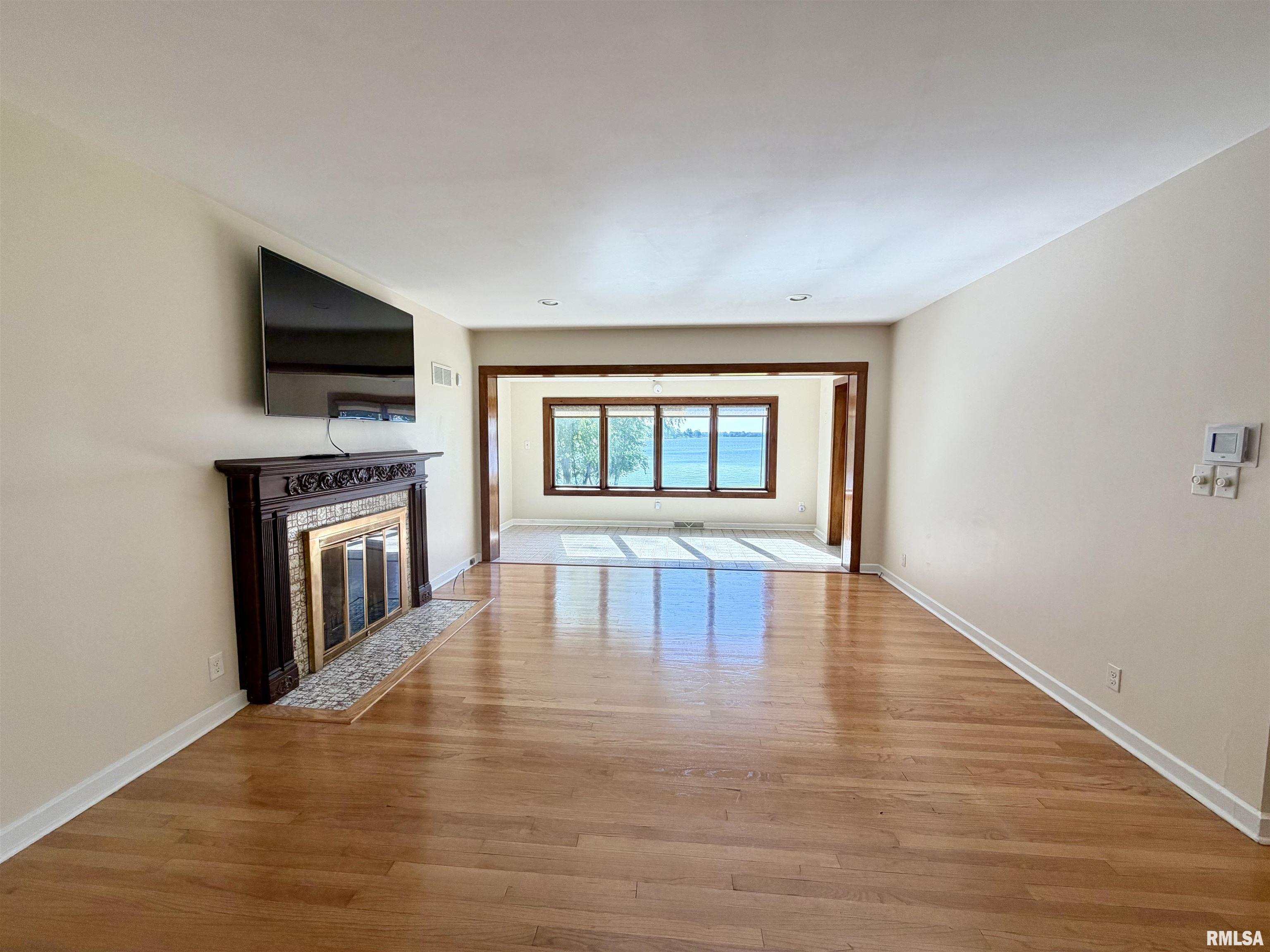 136 East Hazel Dell Lane Springfield, IL 62712 - Photo 4 of 37