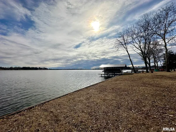 $2,600 | 136 East Hazel Dell Lane, Springfield, IL 62712