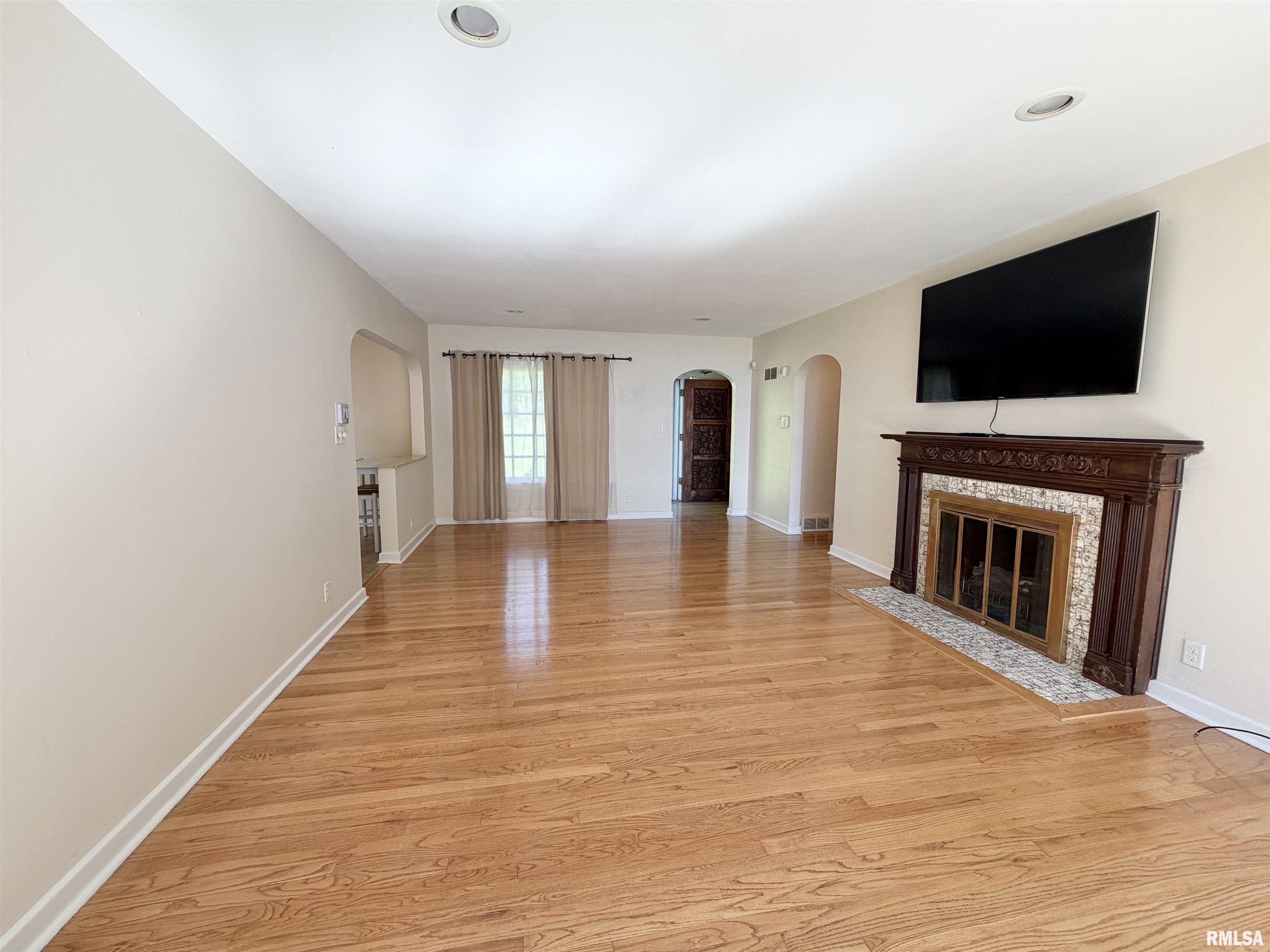 136 East Hazel Dell Lane Springfield, IL 62712 - Photo 7 of 37
