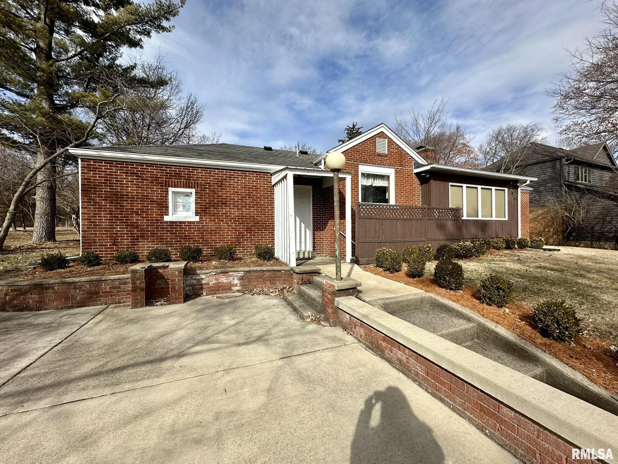 136 East Hazel Dell Lane Springfield, IL 62712 - Photo 7 of 35