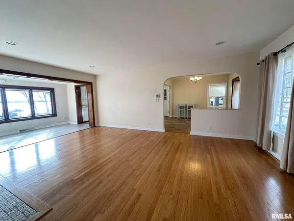 $2,600 | 136 East Hazel Dell Lane, Springfield, IL 62712