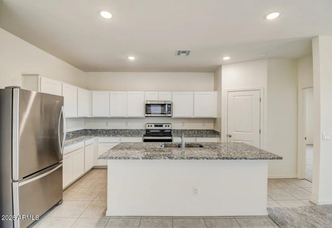 47371 West Old Timer Road Maricopa, AZ 85139 - Photo 15 of 18 Prism Kitchen