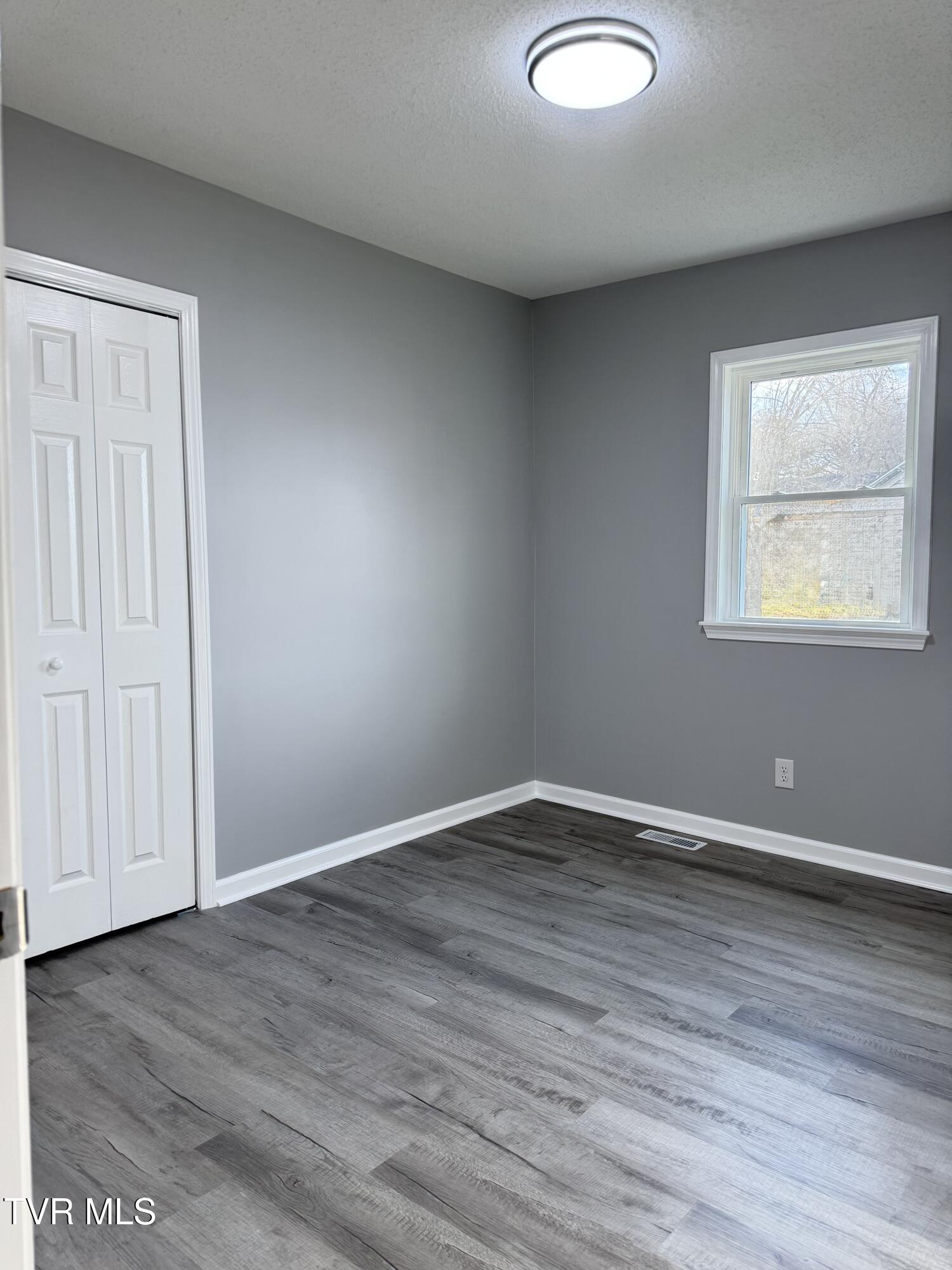 2140 Randolph Street Bristol, VA 24201 - Photo 11 of 24 IMG_0921