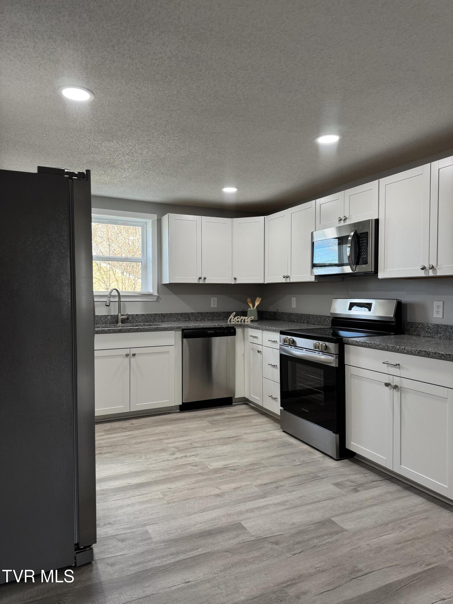 2140 Randolph Street Bristol, VA 24201 - Photo 2 of 24 IMG_0907