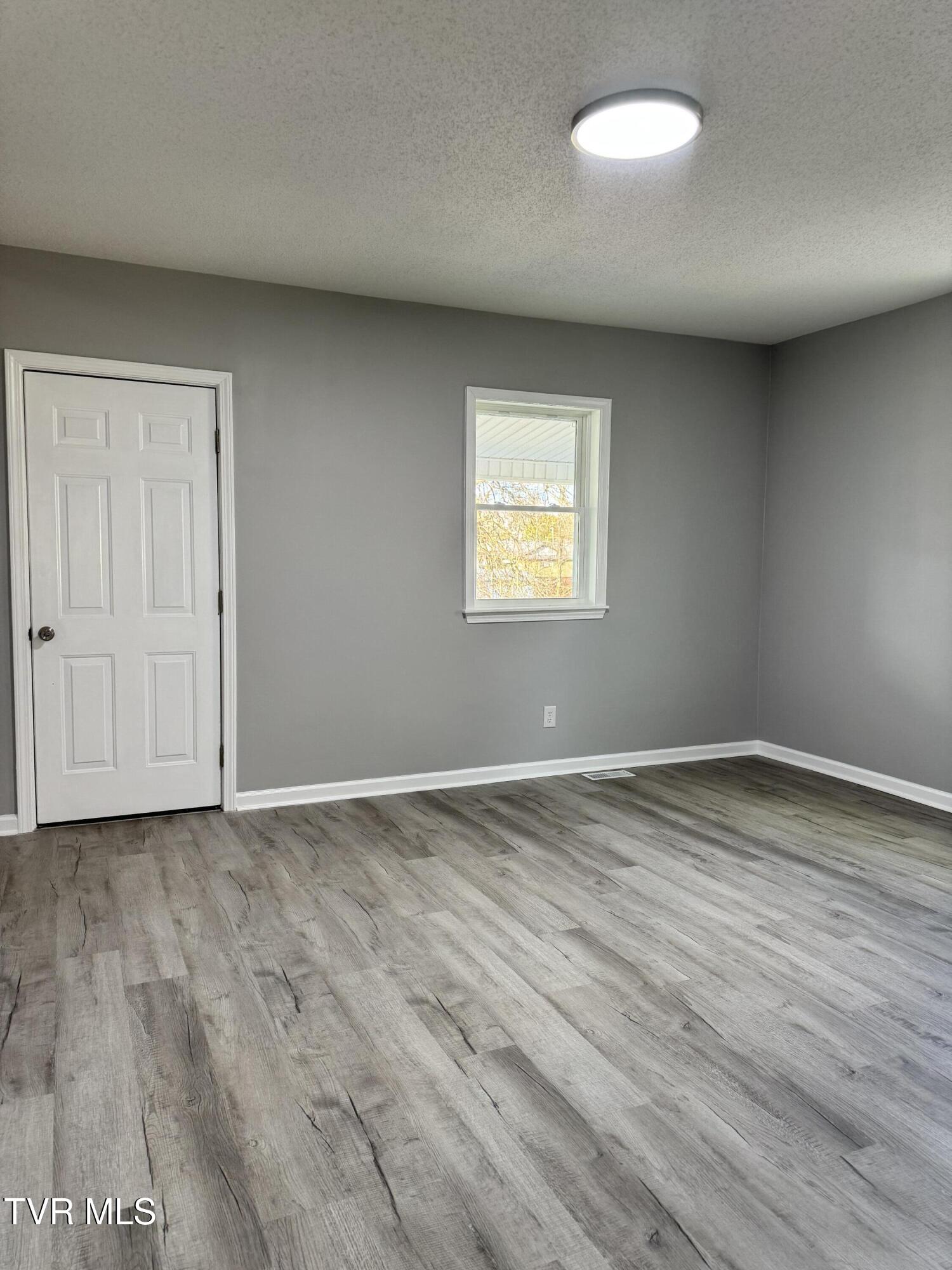 2140 Randolph Street Bristol, VA 24201 - Photo 7 of 24 IMG_0917